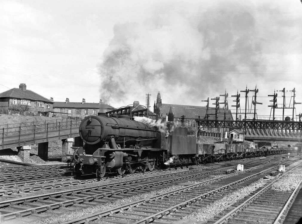 WD class 2-8-0 locomotive number 90609 with a goods train at Holgate junction, York, 1950

Photo by Eric Treacy