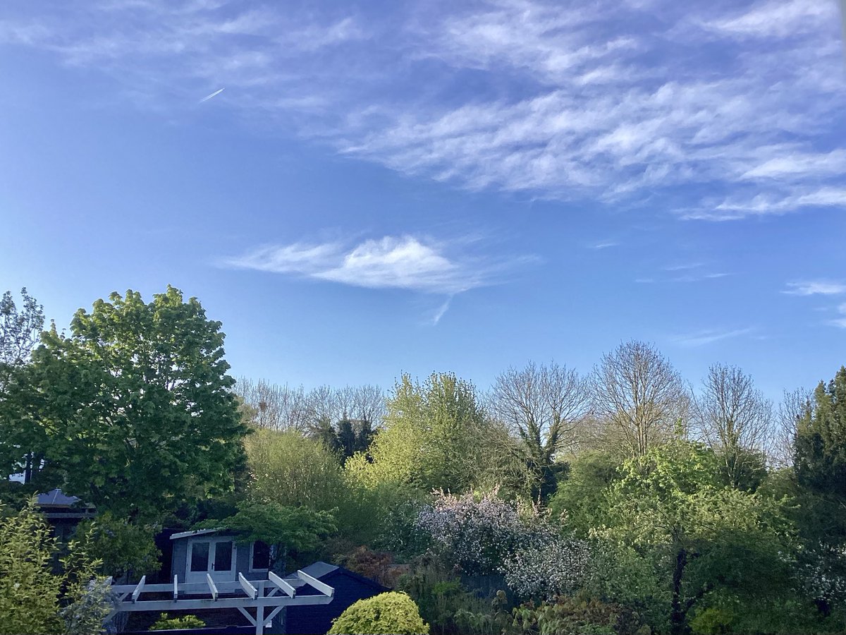 Early morning sunshine for a welcome change☀️💙:o) Morning all! #keston #theviewfrommywindow #loveukweather #MondayMorning @metoffice @bbcweather @itvweather @SallyWeather @ChrisPage90