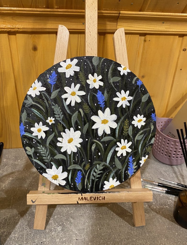𝐆𝐨𝐨𝐝 𝐦𝐨𝐫𝐧𝐢𝐧𝐠 🤍

This drawing is an image of daisies waving in a field, which can symbolize the varied destinies and uniqueness of each person, just as each daisy is unique in its beauty.

Size:20x20

acrylic