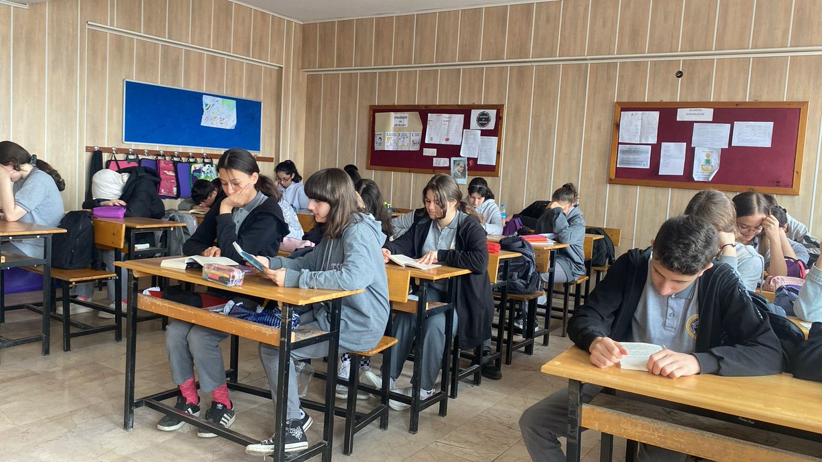 BafraTsoo's tweet photo. İlçe Milli Eğitim Müdürlüğümüz tarafından yürütülen “Farkımız Okumak Olsun"projesi kapsamında kitap okuma etkinliği 2.Ders saatinde öğretmen ve öğrencilerimizin katılımı ile gerçekleştirildi. @mehmetalikatip1 @bafra_mem @samsunmem https://t.co/RPIq3g6jbl