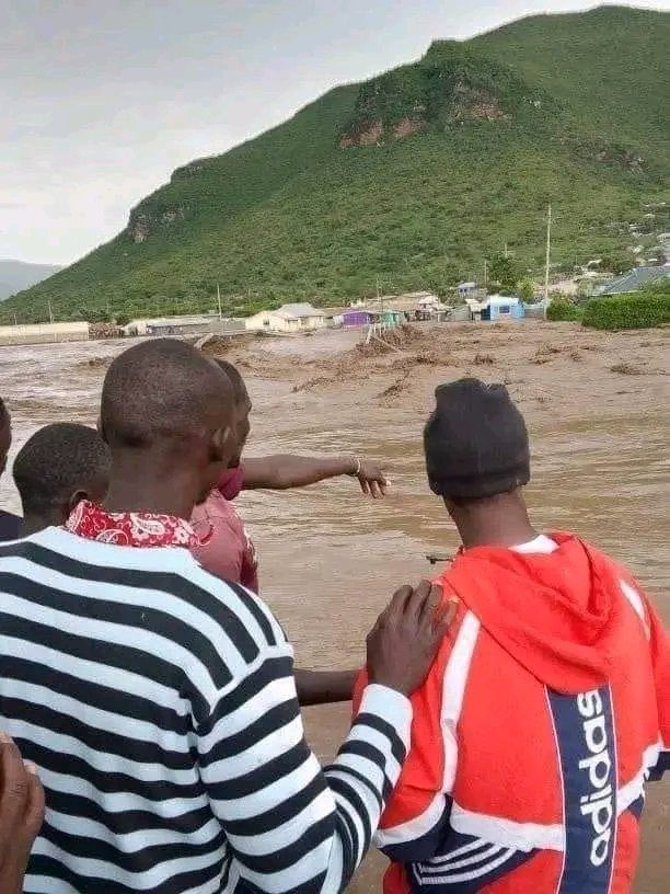 Homabay: Sindo Town in Suba South Sub-County, Homabay, submerged by raging floods, resulting in the deaths of three people following ongoing rains. Mudslides have also been witnessed in some parts of Sindo town market.