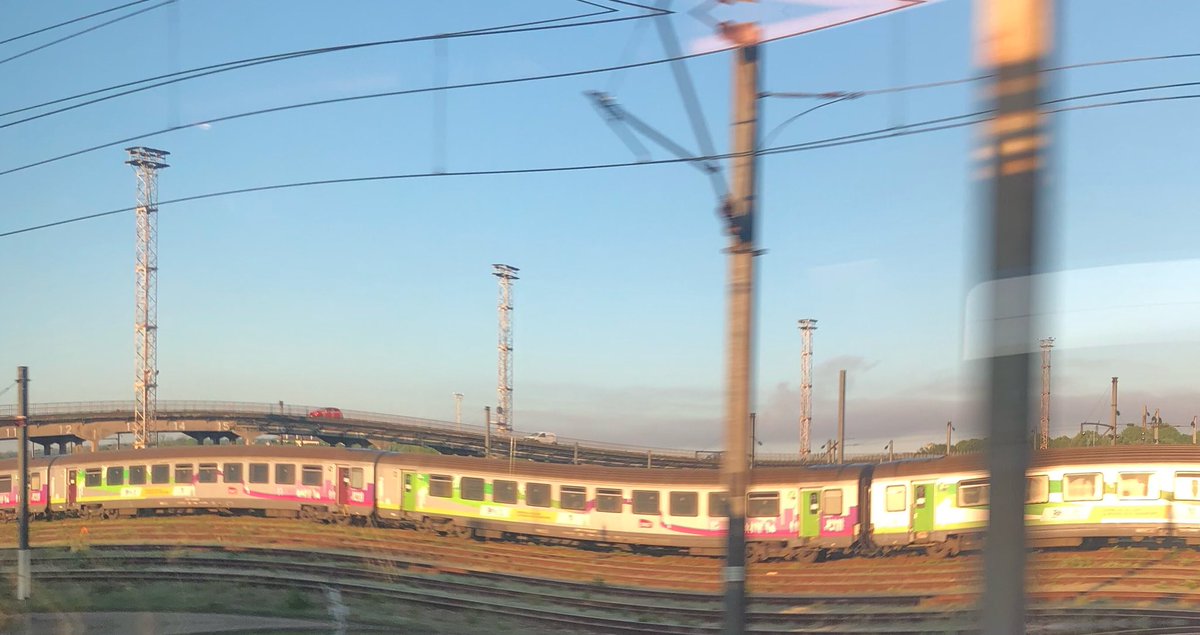 UsagersSNCF's tweet photo. @Sybic141 @train_nomad @SNCFVoyageurs @udupc14 @defenseaxessud1 Bonne journée!! Avec du #corail sous le soleil 🤩❤️ https://t.co/kdcDTsbQCM