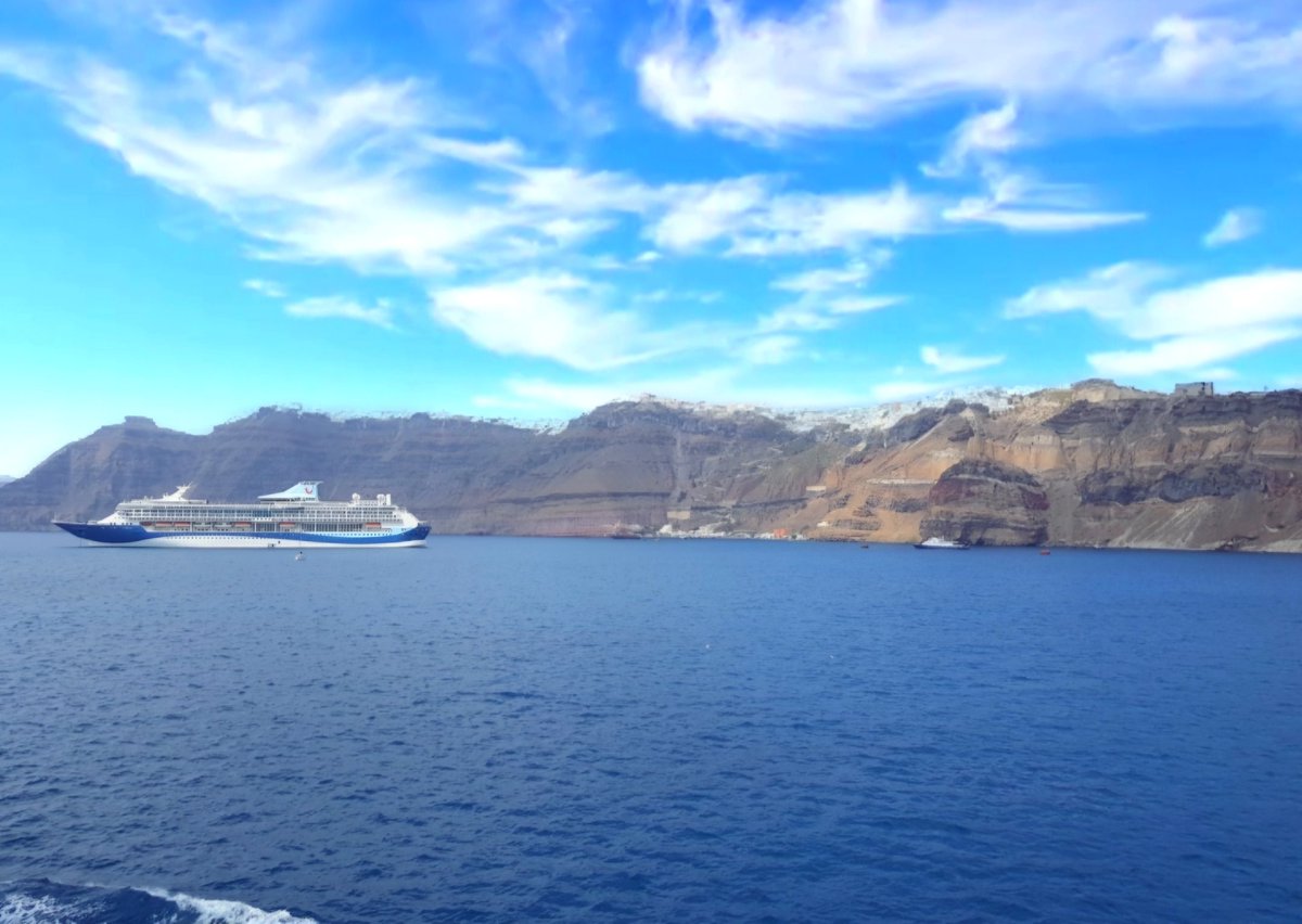 Monday Santorini! #greece #holidays #monday #travel #vacation #cyclades #islandhopping