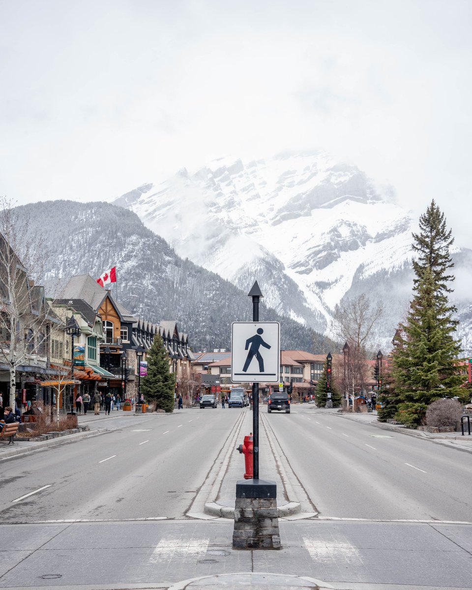 Located in the heart of the Canadian Rockies, Banff Avenue is a picturesque thoroughfare that stretches through the charming town of Banff, Alberta. @StormHour @ThePhotoHour @BanffNP @ExploreCanada #banff #Canada instagram.com/p/C6Ve3LfCX34/