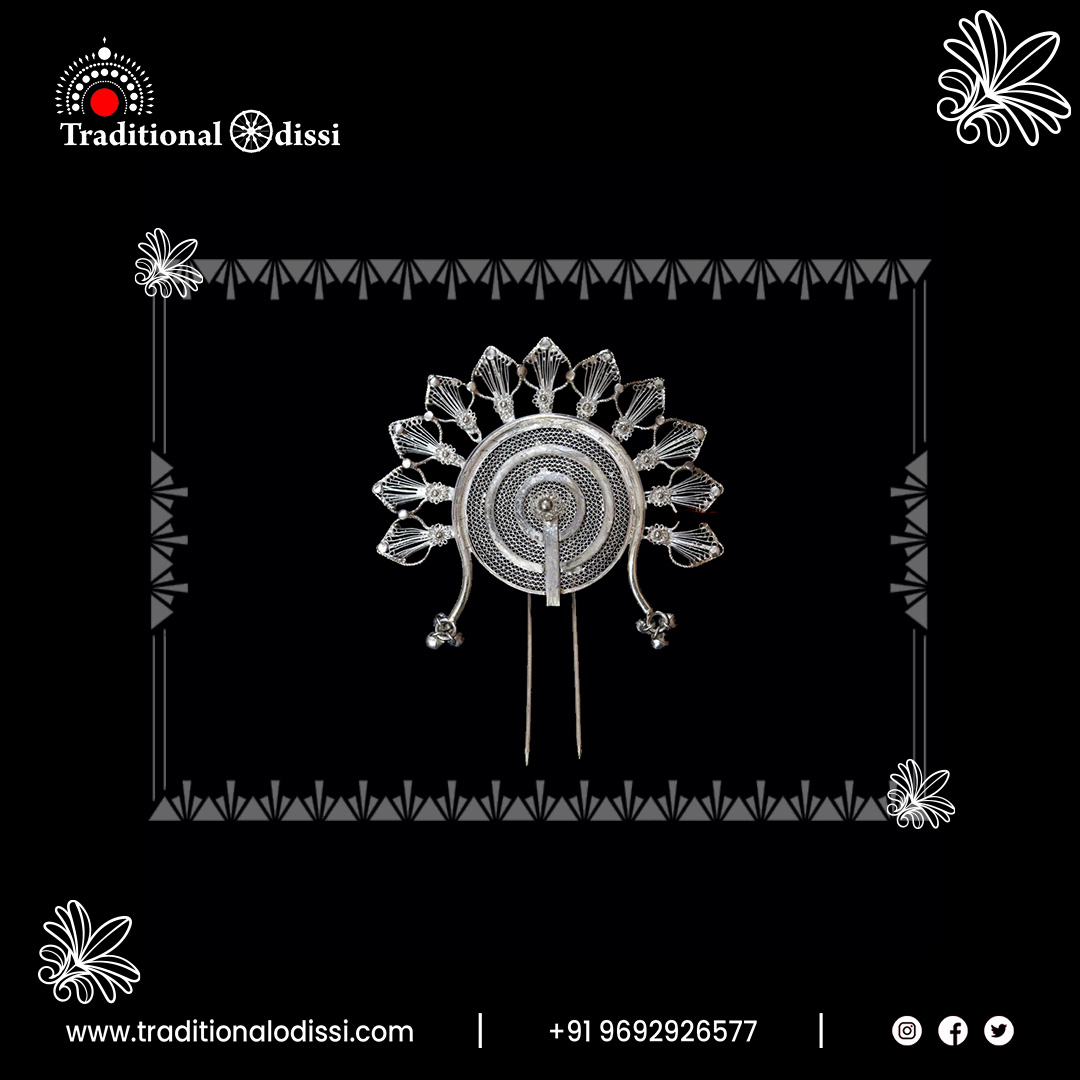At Traditional Odissi, we craft exquisite #Odissi dance jewellery adorned with silver Beni, a cherished ornament that enhances the allure of this traditional dance form. 
𝘾𝙖𝙡𝙡 𝙪𝙨 𝙖𝙩 +91 9692926577 𝙩𝙤 𝙥𝙡𝙖𝙘𝙚 𝙮𝙤𝙪𝙧 𝙤𝙧𝙙𝙚𝙧.
#beni #silverbeni #silverjewellery