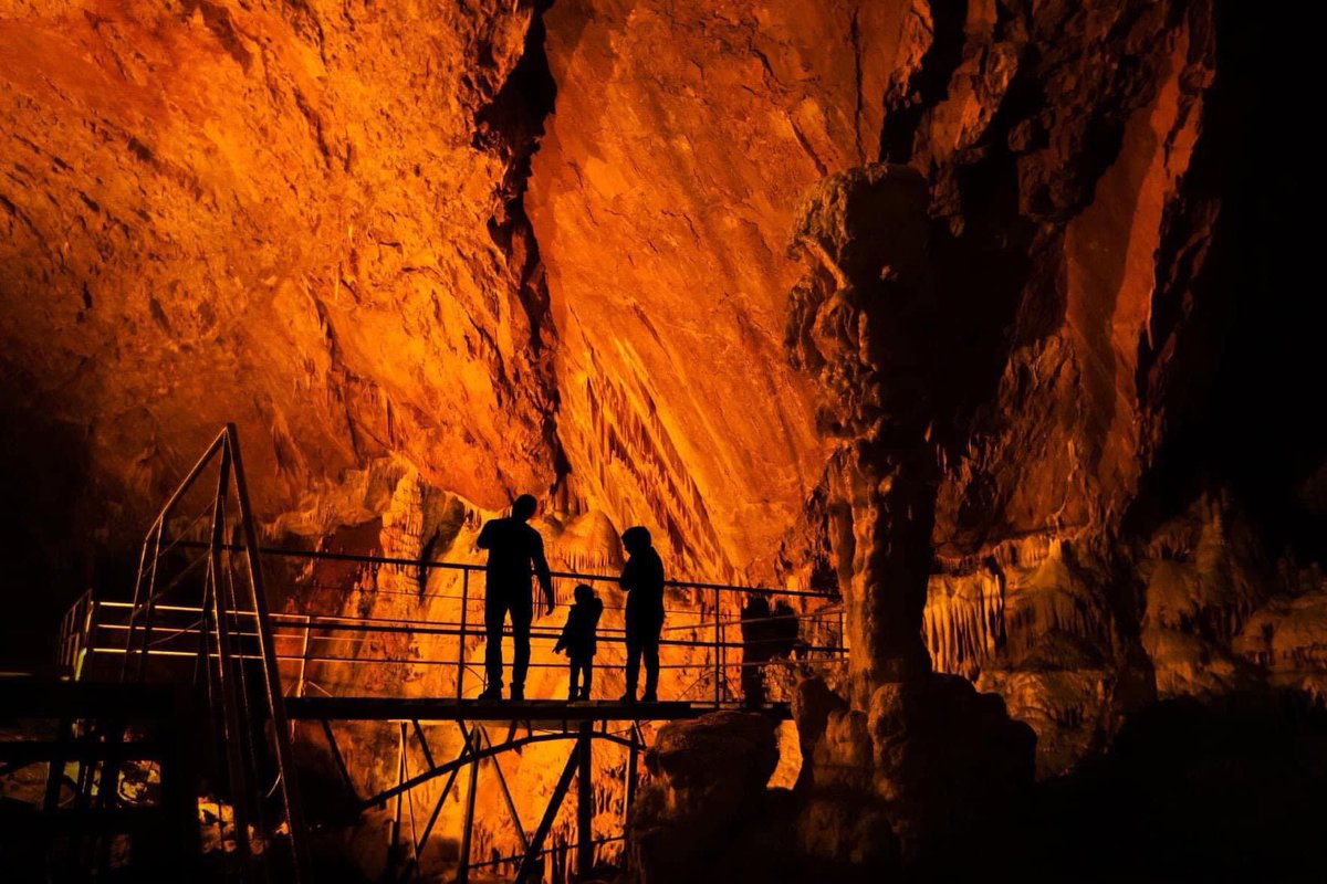 ✅3 milyon yıllık tarihi, ✅Türkiye'nin en büyük ikinci mağarası olma özelliği, ✅Doğal yapısıyla astım, nefes darlığı, bronşit gibi hastalıklara da şifa olan #OylatMağarası ziyaretlerinizi bekliyor. 🏔
