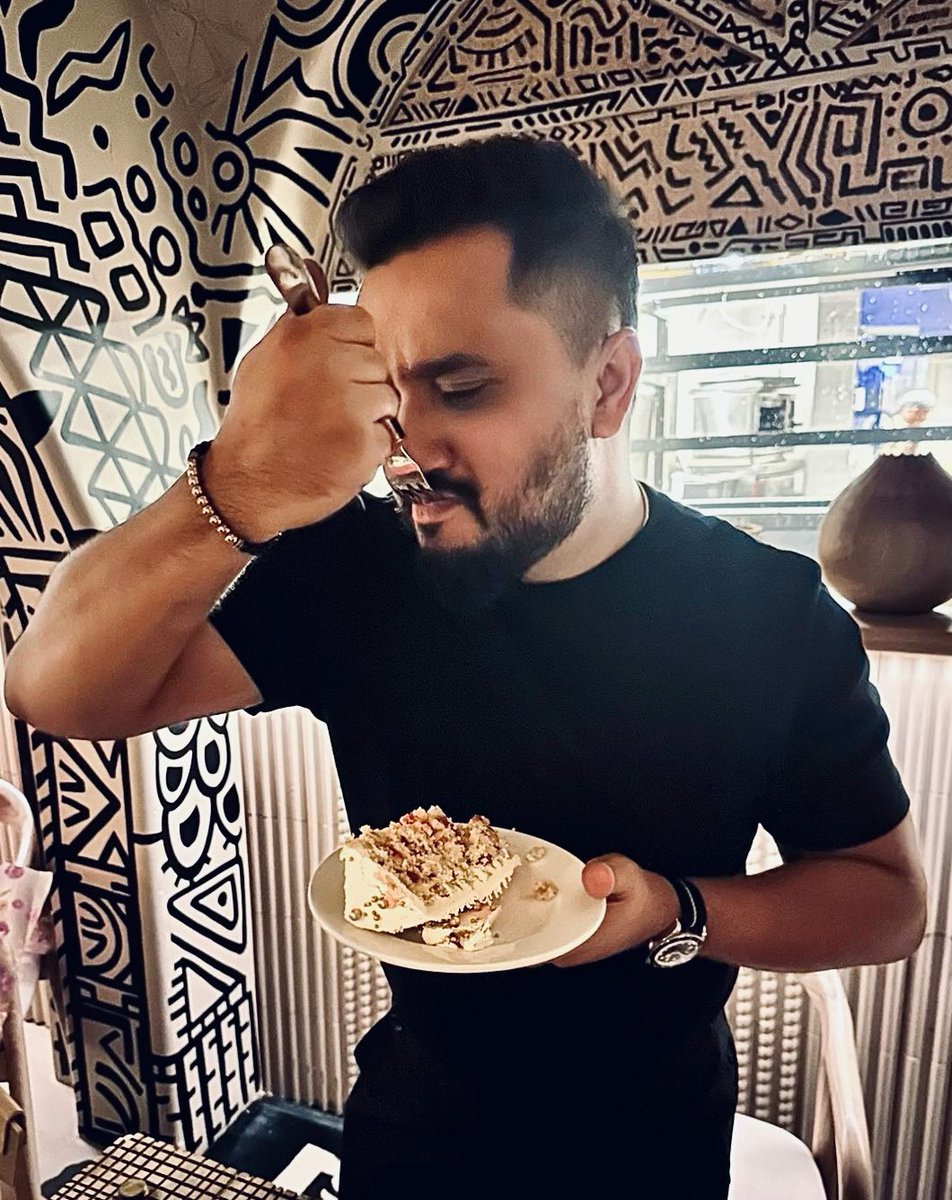 DjMohasin's tweet photo. One bite at a time 🍰
•
• https://t.co/bmoEQuG3X1