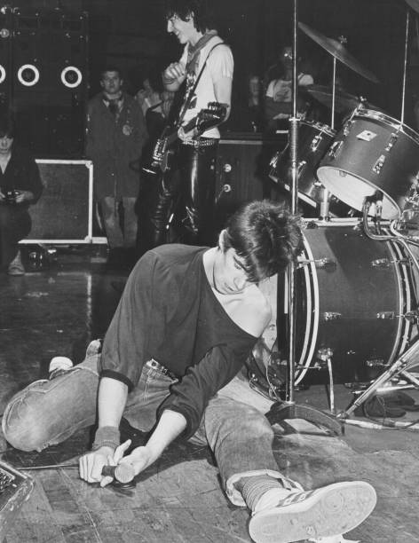 Jimmy Pursey (and Dave Tregunna) of #Sham69 📸Virginia Turbett.