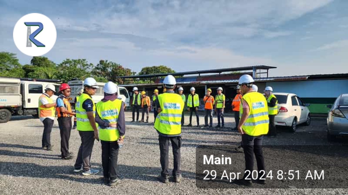 TOOLBOX BRIEFING P1 KUANTAN

TARIKH: 29/4/2024
MASA: 8:40AM
KEHADIRAN: 24 STAFF

TOPIK:-

WARNING SIGN
PPE
CIDB CARD
WASTE MATERIAL/PREMIX
ACCIDENT REPORTING
HAZARD FROM VEHICLE/MACHINE
PTW

#TowardsSafetyCulture
<a href="/Roadcare_Phg/">ROADCARE PAHANG</a>
<a href="/RCKuantan/">Roadcare Kuantan</a>