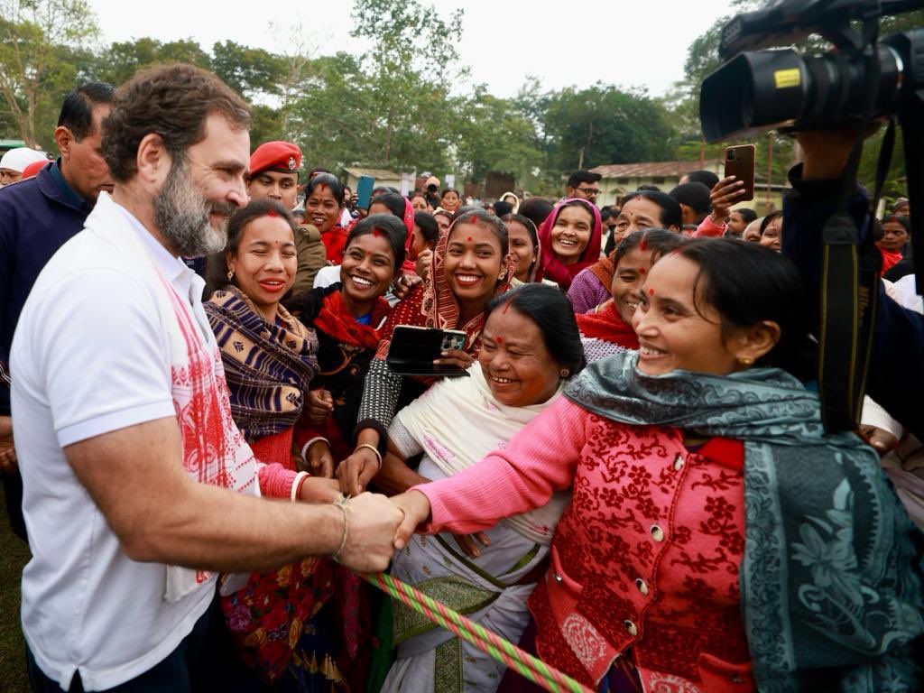 Masterstroke by Rahul Gandhi ⚡

“I promise every Indian woman that they will not have to sell their ‘Mangalsutra’ for the treatment of their family.

We will provide free healthcare worth ₹25 lakhs to every Indian citizen after forming INDIA Govt”

This man is on fire 🔥🔥🔥