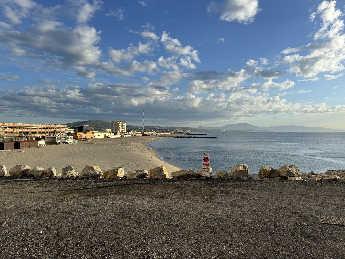 Good Morning #Gibraltar #CampodeGibraltar @MeteoGib #EasternBeach #CloudPorn