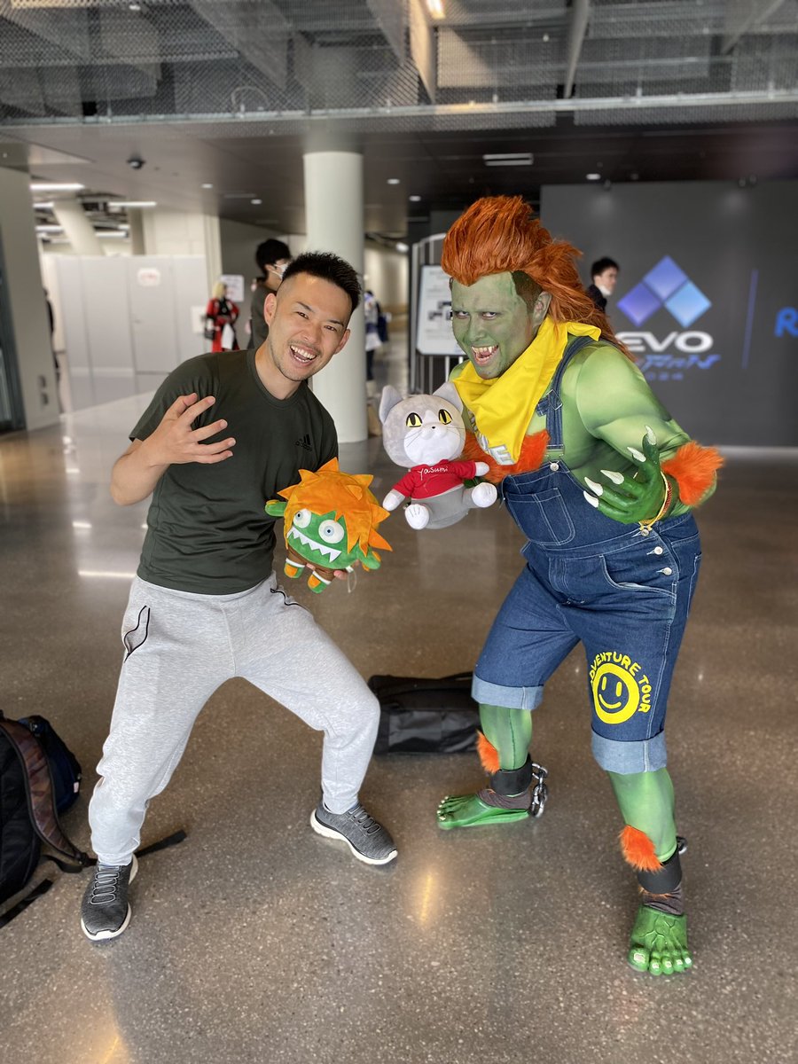 omatagi3's tweet image. お互いの相棒を交換してもらった！

優勝おめでとうございます⚡️

@josui_cp