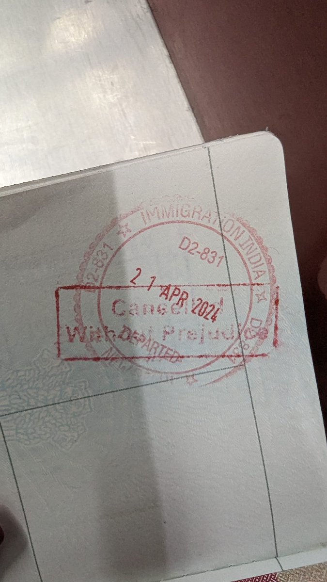 varshavarsha's tweet image. My Overnight Ordeal with My Daughter Boarding an Air India Flight from DEL to SFO

You possess a boarding pass and have successfully cleared the immigration channel, preparing for boarding, correct? Unfortunately, this isn&apos;t the case when flying with Air India (@airindia ).

My…