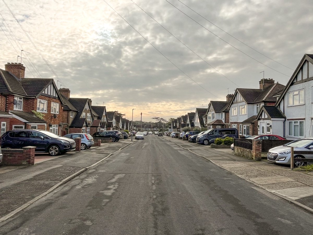TreesforStreets's tweet image. Where have all the trees gone?🌳❌

This street, like many others in the UK is suffering from the side-effects of off-street parking🚗. There is almost nowhere a tree can now be planted.

The impacts are many: a loss of visual amenity, no shade, suffers worse in heavy rain,…
