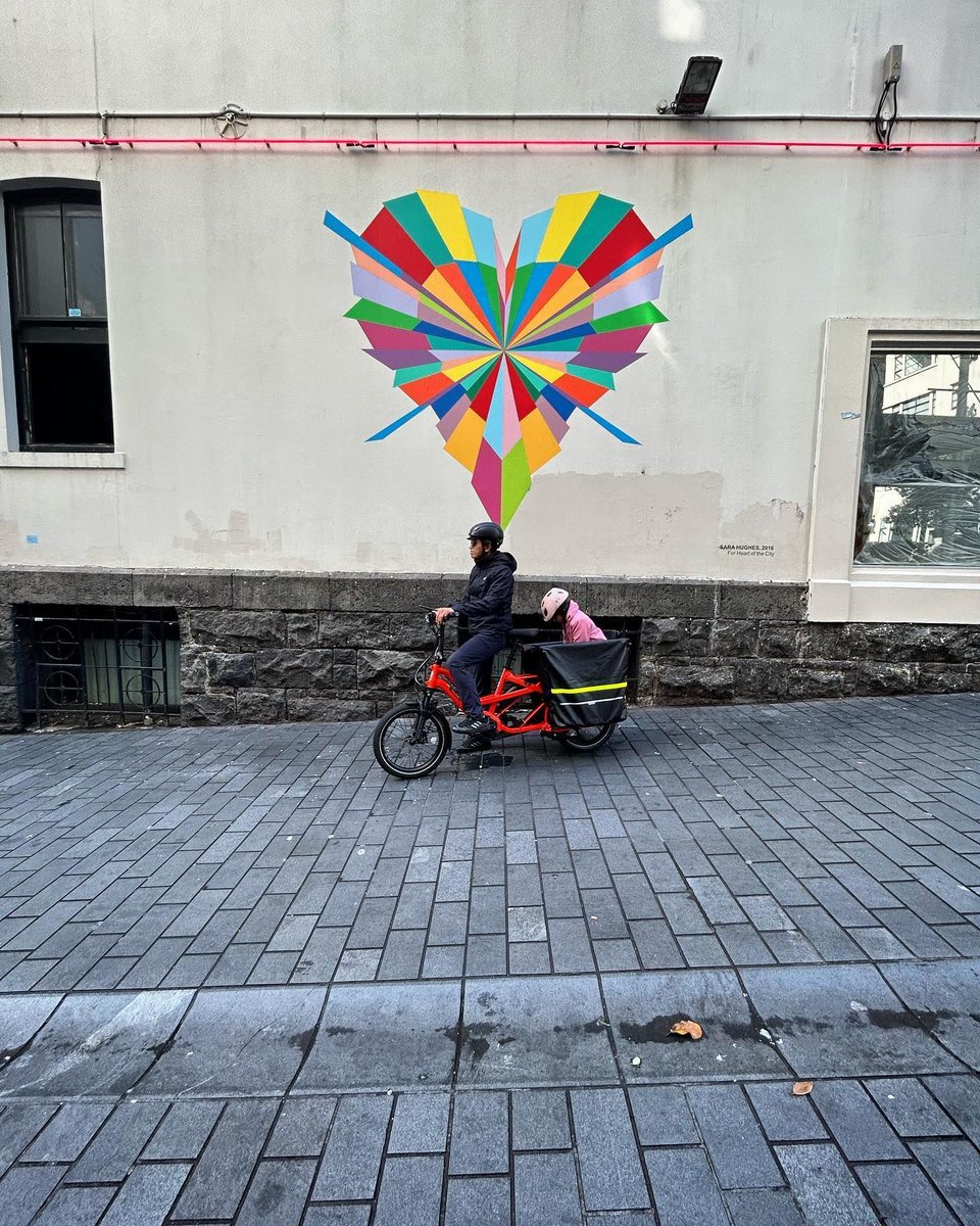 We start off the week with #MuralMonday to bring some color to your week and inspire you to take some adventures around your town to find new murals! 

 🚲#TernGSD
📍 #Auckland, #NewZealand
📸 @thisgoodbike (IG)
🎨 “Heart of the City” - Sarah Hughes