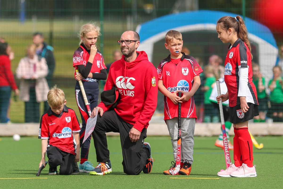 EnglandHockey's tweet image. It's National Coaching Week &amp;amp; we're celebrating all hockey coaches this week alongside @_ukcoaching #thankyoucoach campaign! Got a message for your or your child's coach? Drop us a DM - let's shine a spotlight on coaches up and down the country #nationalcoachingweek #hockeycoach