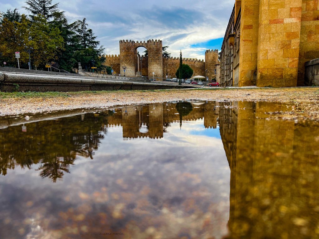 #Ávila es presumida, le encanta mirarse en el espejo vía @VentanasDelCiel ¡Motivos tiene!