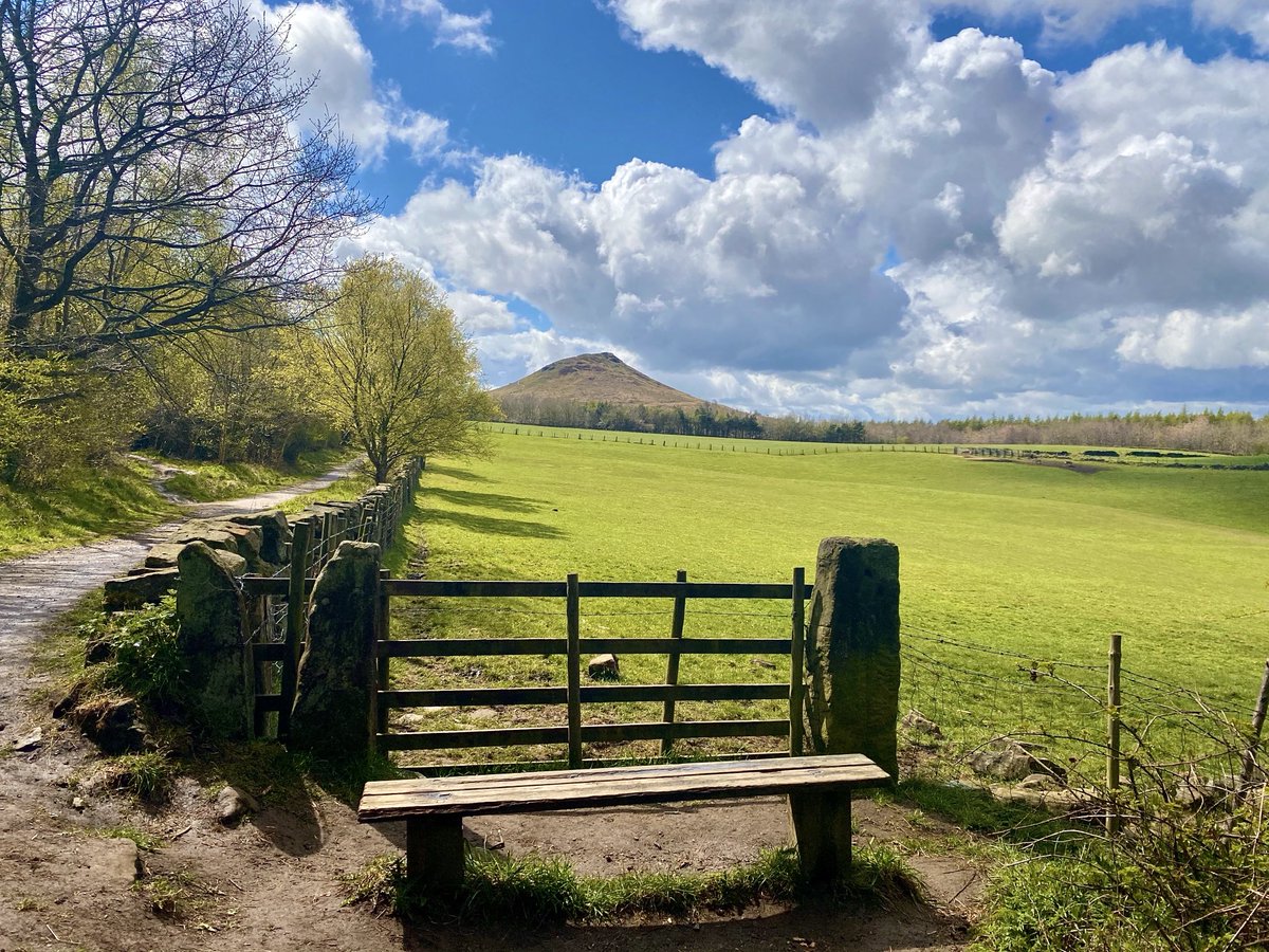 Wishing you a happy new week from North Yorkshire 😊 Take a pew and enjoy the view 😉