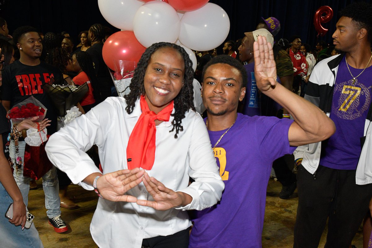 amina_mitchell1's tweet photo. REDy for the big reveal!
AOML 🔺🤍 #61 # AlphaTau https://t.co/WhsA5byMi7