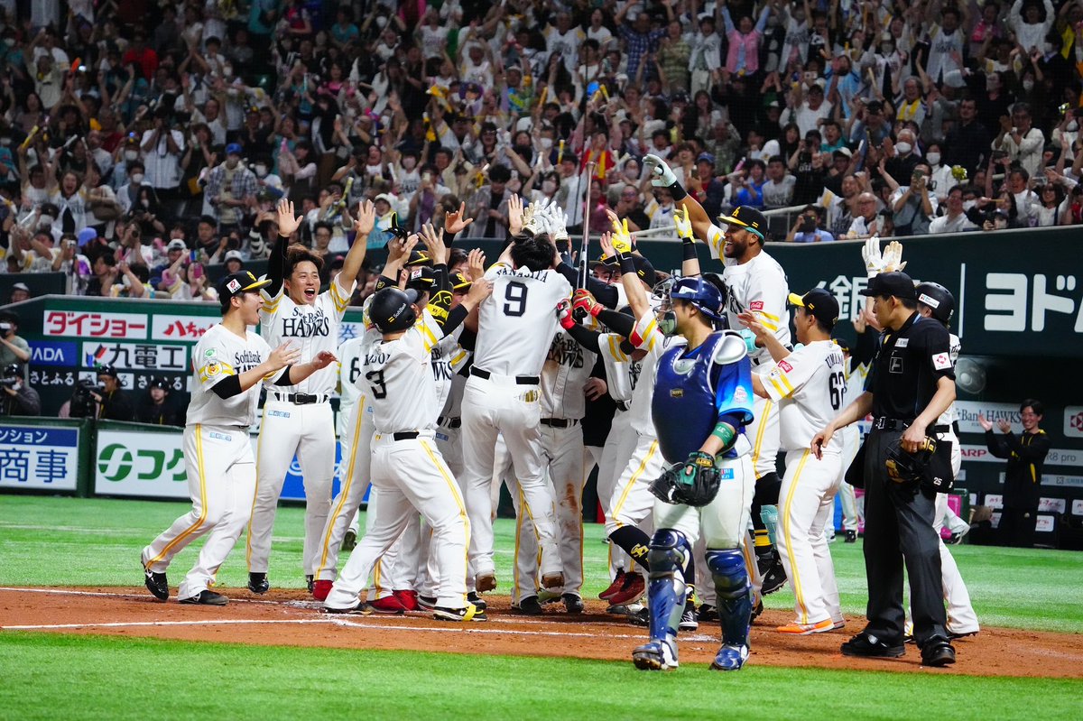 ギータが決めてくれました！ photo by Yuji Arakawa📷 #sbhawks #鷹フル #柳田悠岐