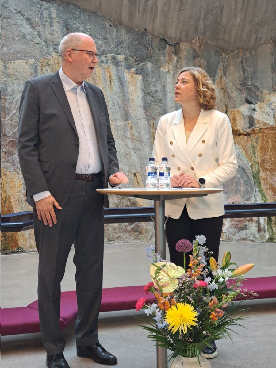 kirkko_evl's tweet photo. Panelistien nimeämät tärkeimmät arvot: demokratia, ihmisoikeudet, rauha ja turvallisuus, jakamaton ihmisarvo.. Näitä arvoja haastetaan nyt toteaa @HennaVirkkunen #euvaalit #arvokeskustelu https://t.co/4BqBD3qwC0