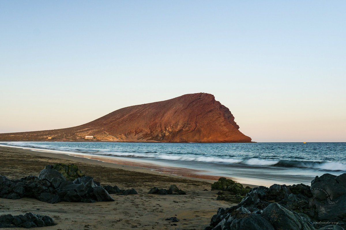 Montaña Roja #tenerife #tenerifetag #sunrise #paradise #heritage #spring #natgeo #canarias #senderismo #mothernature #photographer #elmedano #vscocam #travelgram #wanderlust #instalike #latejita #beach #sea #instagood #naturelovers #sun #hiking #explore #adventure #earthpix