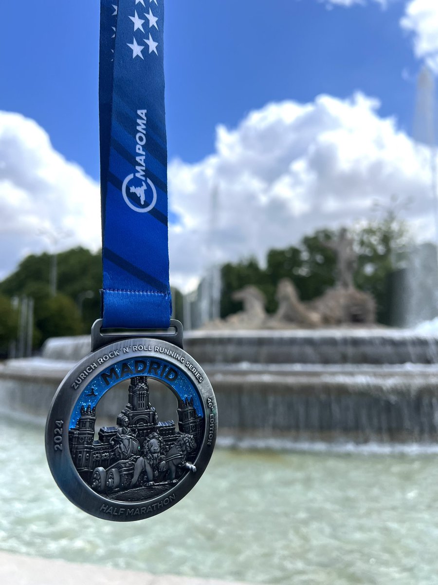 It’s a Medal Monday 🏃🏻‍♂️🏅🇪🇸 #madrid #neptuno #halfmarathon #rocknroll #mapoma #21K #andorra #spain #behobia #chicago #sevilla