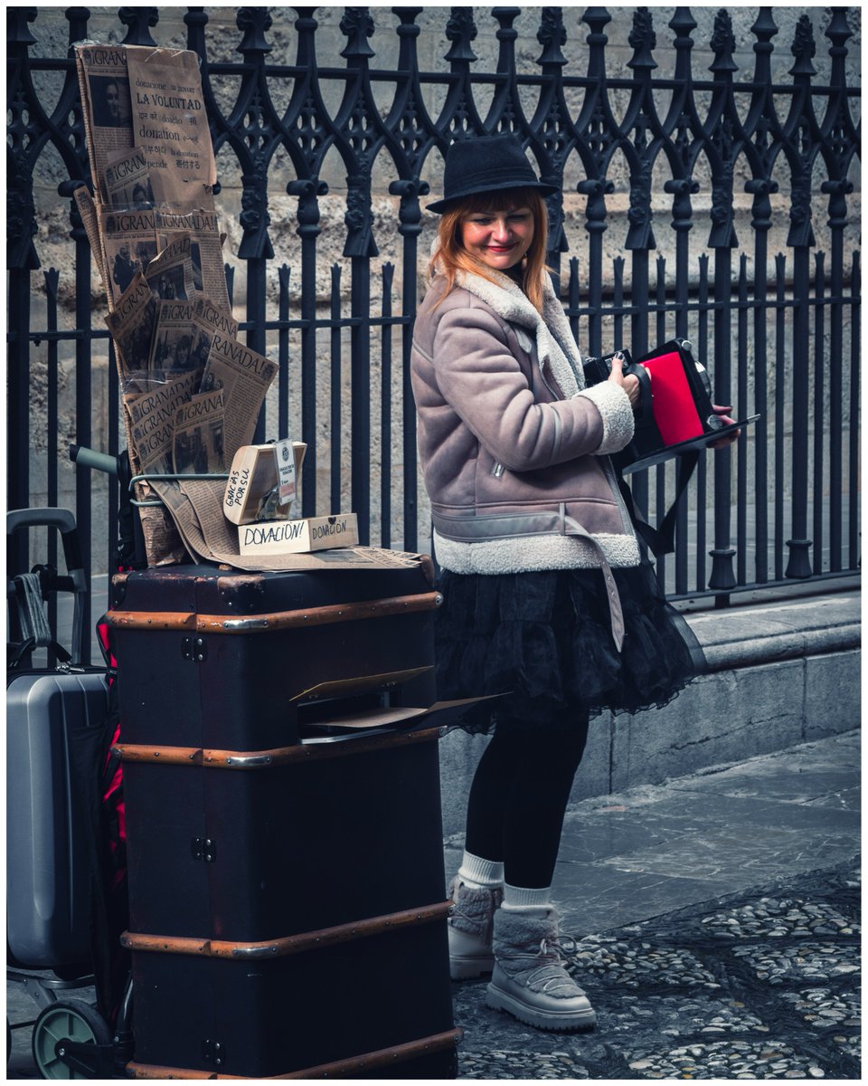Metafotografía #mismomentosgranadinos #Granada #encasa

#streetphotography #people #portrait #photographer #redhair #oldfashioned #hat #woman #sonyphotography #sonyphotogallery #camera #oldphoto #smile #oldnewspaper #sonyrx100 #sonyrx100vii