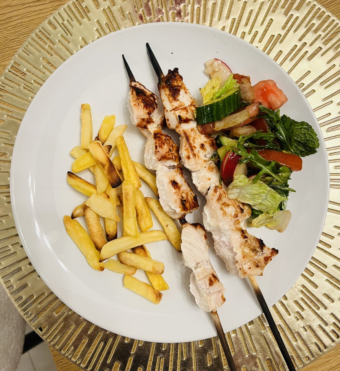 Monday’s meal simple healthy tasty 😋 Chicken skewers - Mixed salad - Oven roasted fries #MondayMotivation #food #HealthyFood