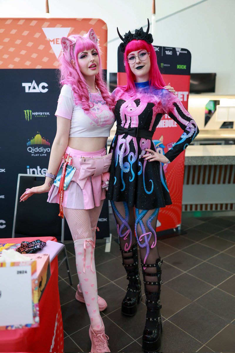 My waifu @Mazland at my meet and greet #DHMelbourne 📷 @domotius