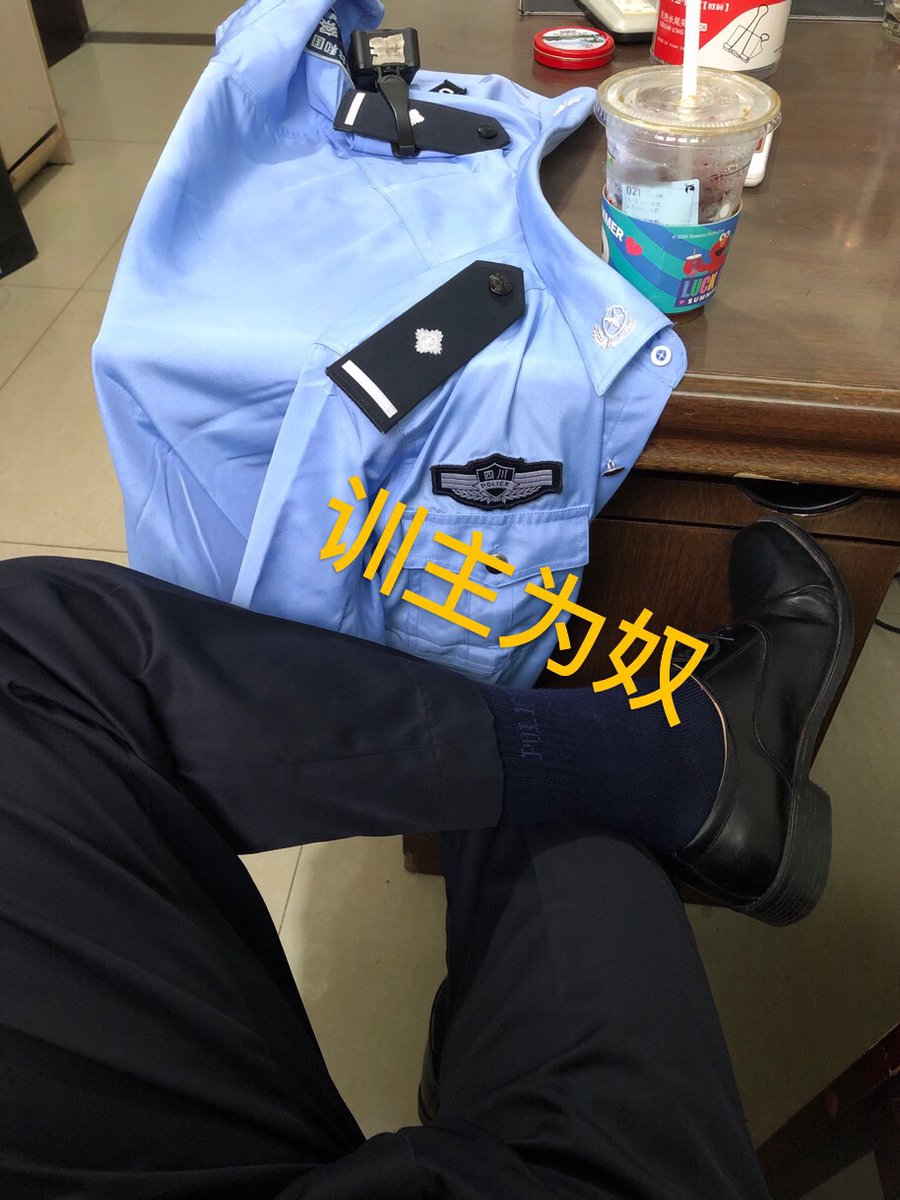 ly5400190's tweet photo. 拿个咖啡☕️鞋袜都打湿了💦 https://t.co/lgQrrzPcx4