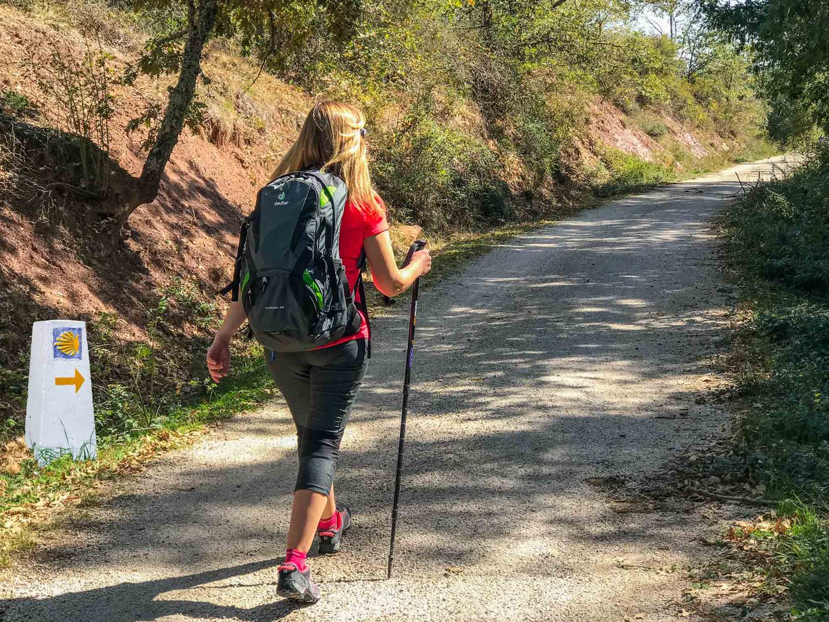 ¿Estás planeando hacer el Camino de Santiago? Desde el calzado 🥾 hasta la mochila 🎒, descubre los 12 errores que la mayoría de los peregrinos lamentan en el #CaminodeSantiago 👇👇 aunclicdelaaventura.com/errores-en-el-…