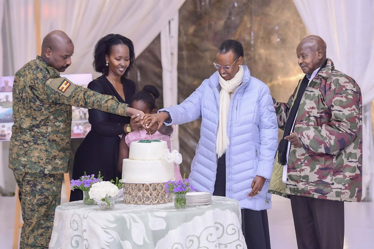 President @KagutaMuseveni and Mama @JanetMuseveni hosted a dinner last evening in honor of CDF Gen @mkainerugaba 50th birthday. The event was attended by relatives, friends, and senior govt leaders. At the event, Mama Janet gifted Gen Kainerugaba with 100 cows. @DaudiKabanda