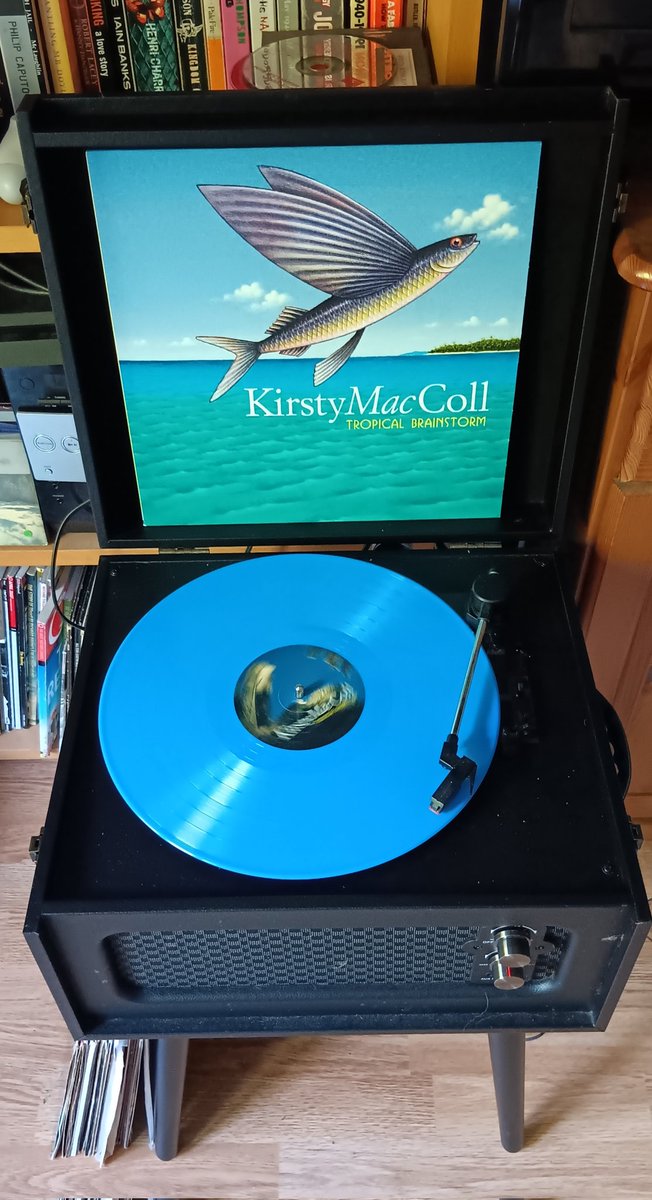 Look ! It's blue.

#KirstyMacColl