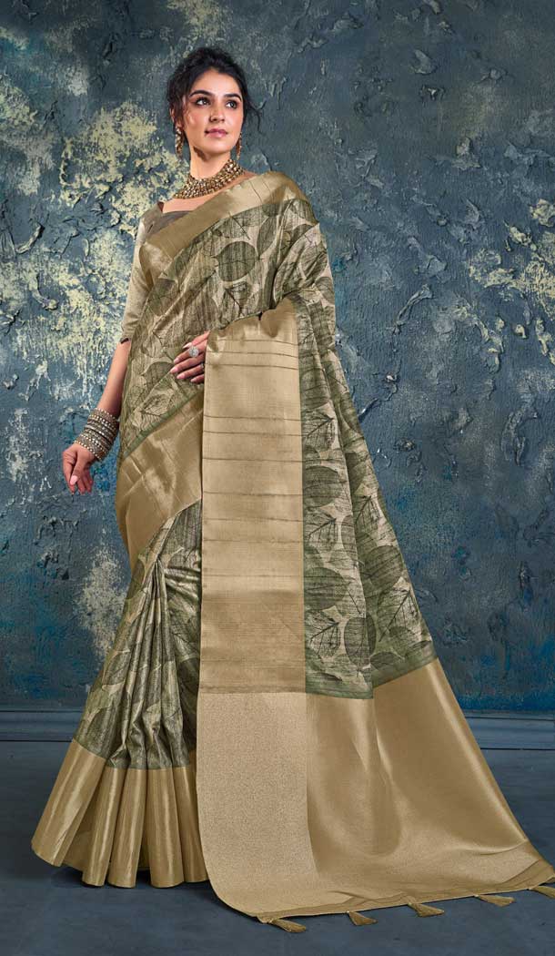 Elevate your style with our exquisite collection of party wear saris for women. Shop online for the perfect blend of tradition and glamour. Shop at heenastyle.com/sarees/party-w… Follow @heenastyle #saree #sareedraping #heenastyle #plussize #saris #sareestyle #silk #traditional