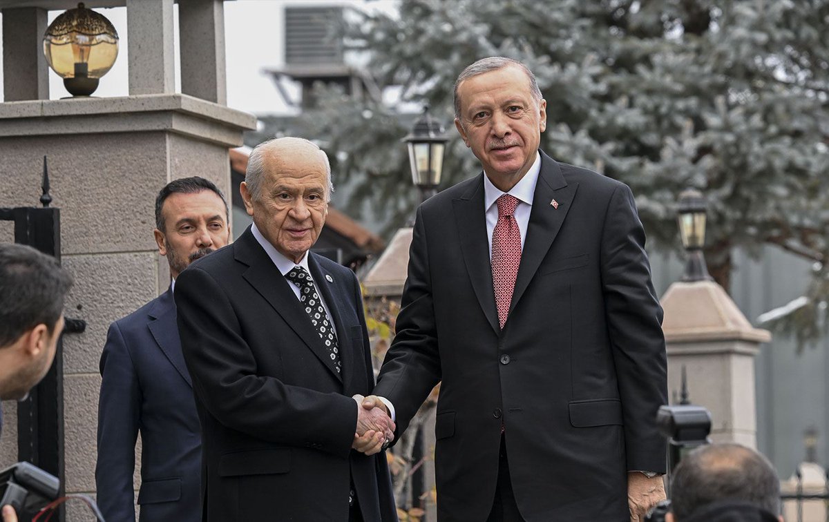 #Sondakika Cumhurbaşkanı Erdoğan, MHP Lideri Devlet Bahçeli'yi bugün saat 15.00'te Çayyolu'ndaki konutunda ziyaret edecek. (BENGÜ TÜRK)