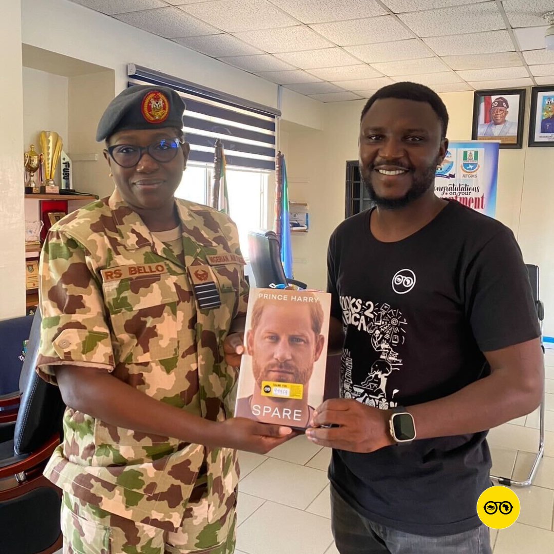 @PenguinUKBooks Prince Harry's donated book #Spare has finally arrived at its new home at the Airforce Girls Military School in Jos, Nigeria. The officers were delighted to receive this book and are eager to draw lessons from Harry's life and career in the military. @WeAreInvictus #Readcycling