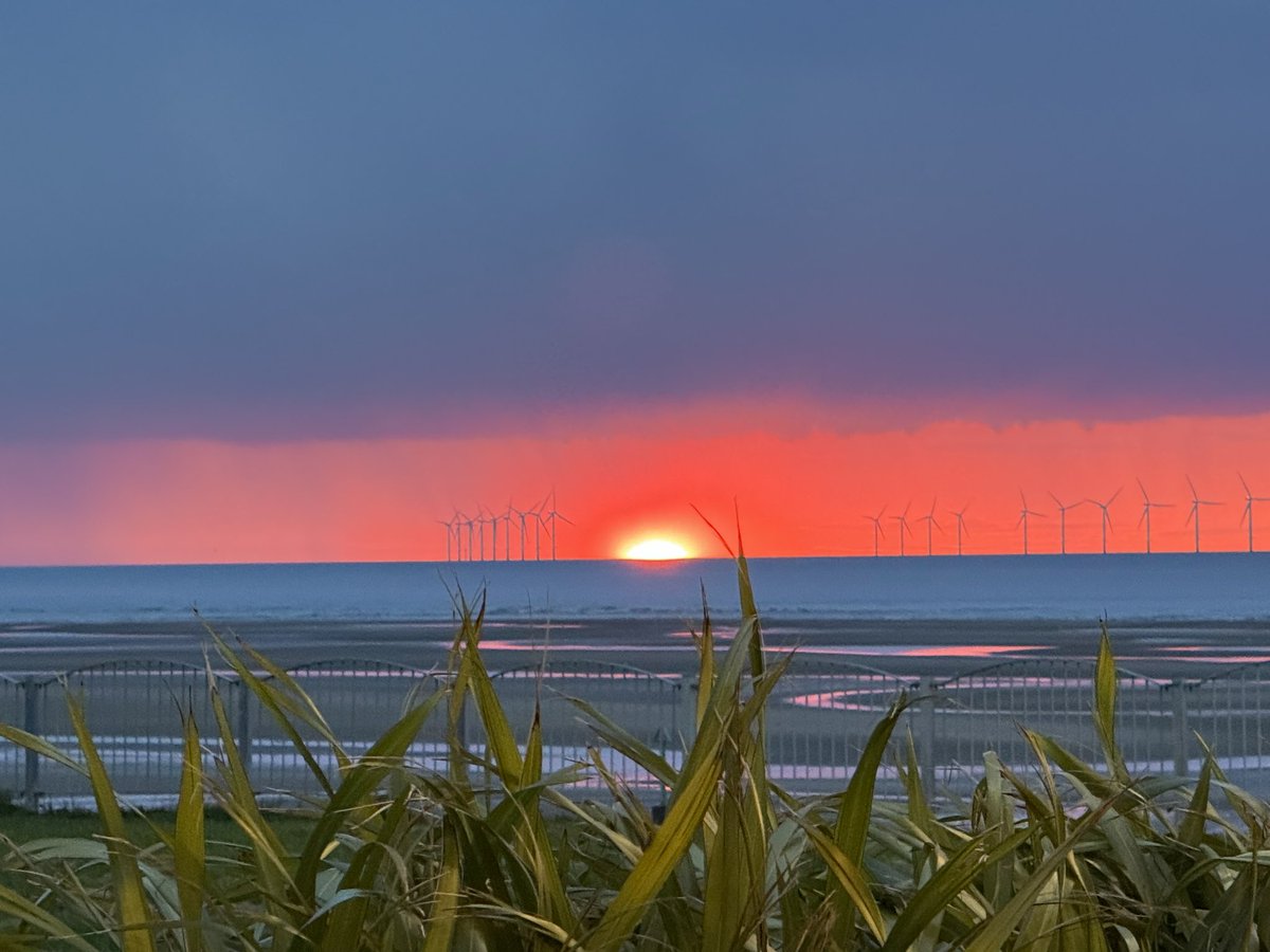 We were in Sunny Rhyl Saturday Night to see the amazing @TroyHawke and managed to take this photo from outside the @RHYLPAVILION (what a great venue by the way).