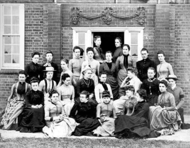 29 April 1884. Oxford University agreed that female students could attend university lectures and sit exams, but still refused to award them degrees. They would not be allowed to take degrees at Oxford until 1920.