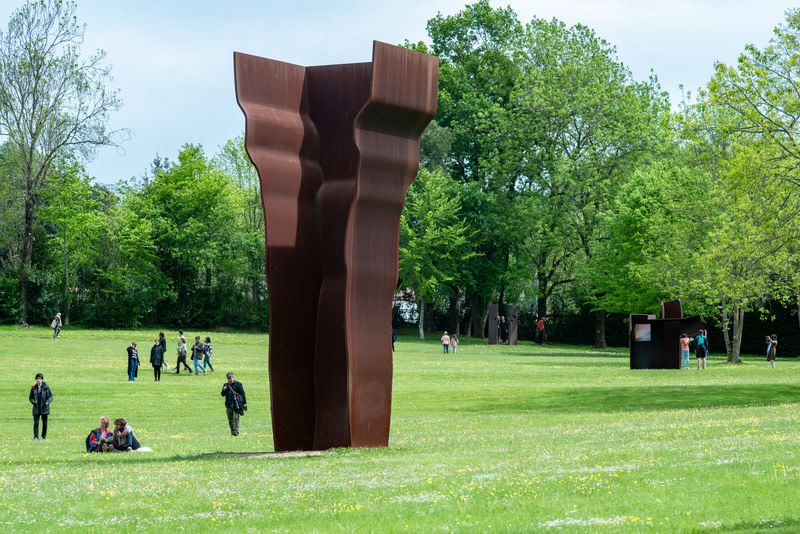 Looking for the Light I, is the most impressive sculpture of the @Chillidaleku museum due to its almost 9 meters high and 22 tons of steel. 😲 If you come to Gipuzkoa you can't leave without seeing it! #Chillida100 #VisitSpain

📸 Alex Abril

👉 bit.ly/3II9H1P