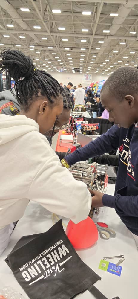 If you missed the opening ceremony see #TeamUganda from @YoungEngneersUG make a grand entry to the #VexWorlds Robotics Championship.vexworlds.tv/#/viewer/broad… Great speeches & sponsors like @Google @Tesla @MathWorks @amazon @USNavy @usairforce @NASA