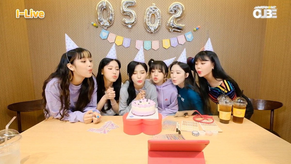shudumpling's tweet photo. i remember seeing the (g)irls back in 2020 for their 2nd anniversary.. and now they're about to have their 6th anniversary this week, time really passes by so quickly 🥺 https://t.co/2TrJRzzGhc
