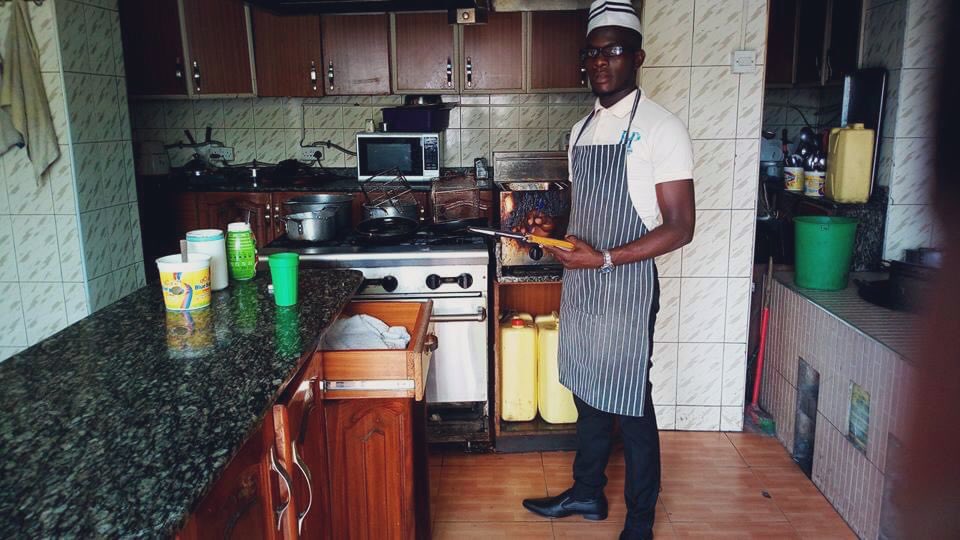 @julius_ssekajja @rtusingwire1 @AlexNiyonzima @AllanKutos @dennisokwir @JuliusNkuraija @FaziiraN @ronmulindwa @MissMuhindo @bamwinejnr In2015 when I was a serious and superior chef at Primera Hotel along Namirembe Road.