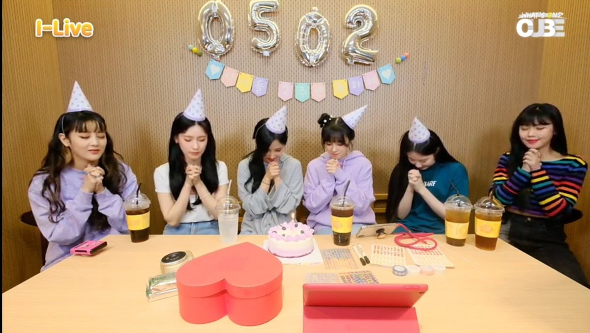 shudumpling's tweet photo. i remember seeing the (g)irls back in 2020 for their 2nd anniversary.. and now they're about to have their 6th anniversary this week, time really passes by so quickly 🥺 https://t.co/2TrJRzzGhc