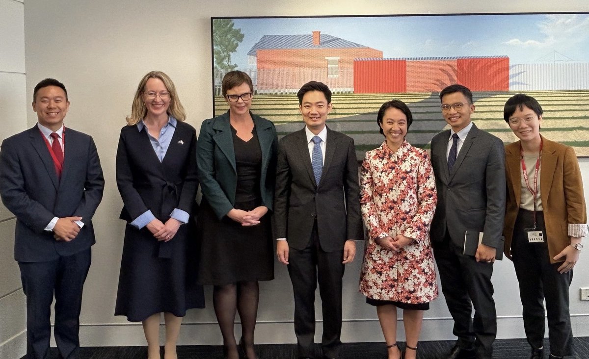 Delighted to host @MFAsg Director-General Mr Yuen Siu Hong for 🇦🇺-🇸🇬 Senior Officials’ Talks to discuss new, pathbreaking initiatives under the next phase of our Comprehensive Strategic Partnership from 2025.