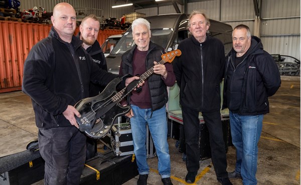 Praise for PC Paul Gerrish, PC Phil Pentelow and team as band are reunited with their customised tour van: essex.police.uk/news/essex/new… #ExcellentPoliceWork