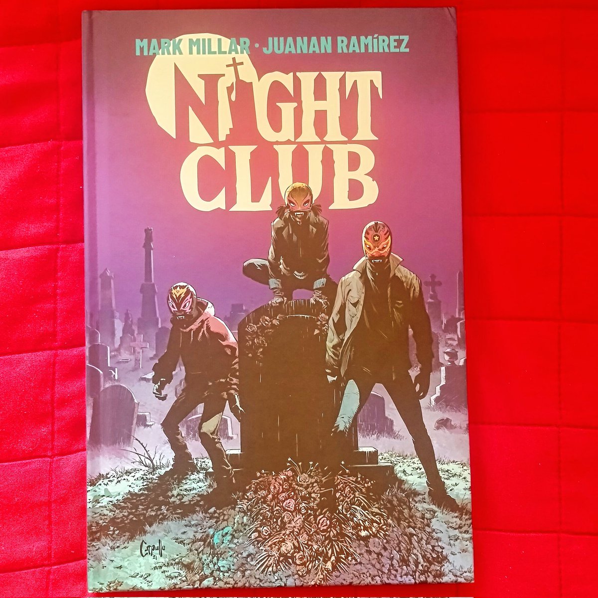 Des vampires adolescents avec des masques de catcheurs, du #MarkMillar et #JuananRamirez, vite, on fonce découvrir #NightClub chez @paninicomicsfra universcomics.blogspot.com/2024/04/night-… #bd #comics #livre #comicbooks #vampires