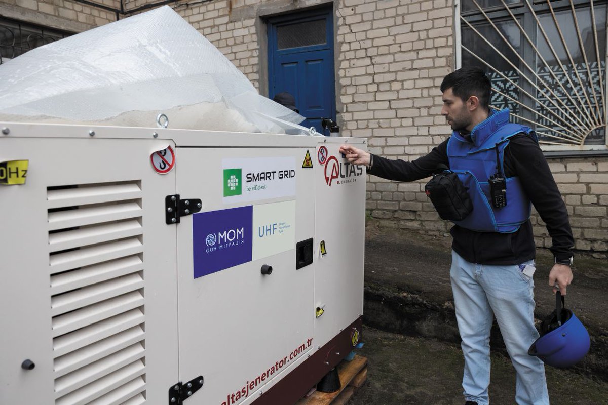 In Kherson, the electrical infrastructure is under threat due to frequent shelling. Supported by the Ukraine Humanitarian Fund, IOM provided generator to one of Kherson hospitals to ensure continued operation during power outages. @OchaUkraine