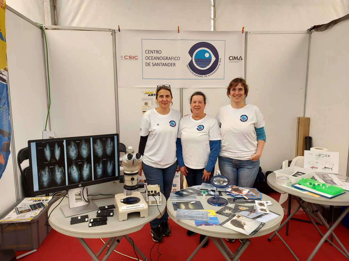 El sábado 27 de mayo, estuvimos en la #FeriaDeLaAnchoa de #Santoña. Hablamos de nuestras investigaciones sobre la #biología y la #ecología de la #Anchoa. Fue increíble el interés de los asistentes sobre el pez 🐟que está detrás de este manjar. #MIMAR