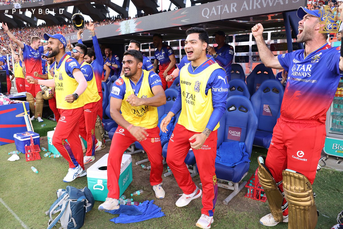 Pure Vibes 🧿

The reaction from the dugout says how special that was, Virat & Jacksy 🫶

#PlayBold #ನಮ್ಮRCB #IPL2024 #GTvRCB